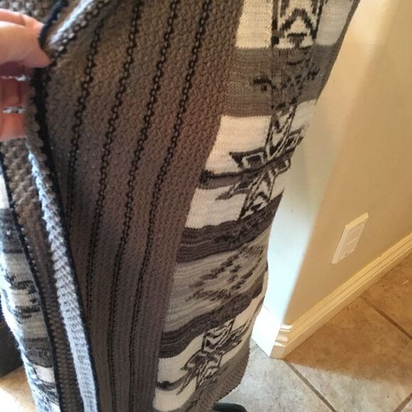 BCBG SLEEVELESS Cardigan Vest with Folding Lapel! - Picture 7 of 16